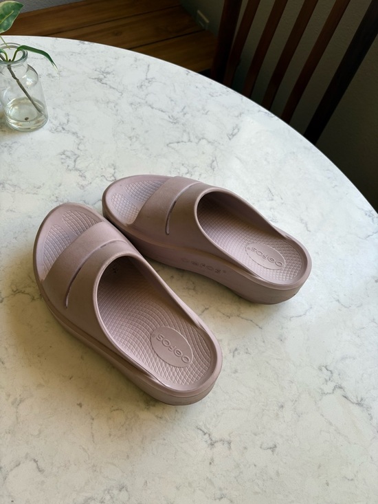 OOFOS Shoes - Oofos Women’s Slide Platform Sandals in Mauve